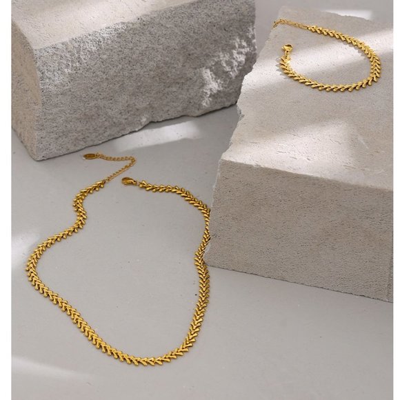 New 18K Gold Plated Fishbone Leaf Link Necklace - Picture 5 of 6